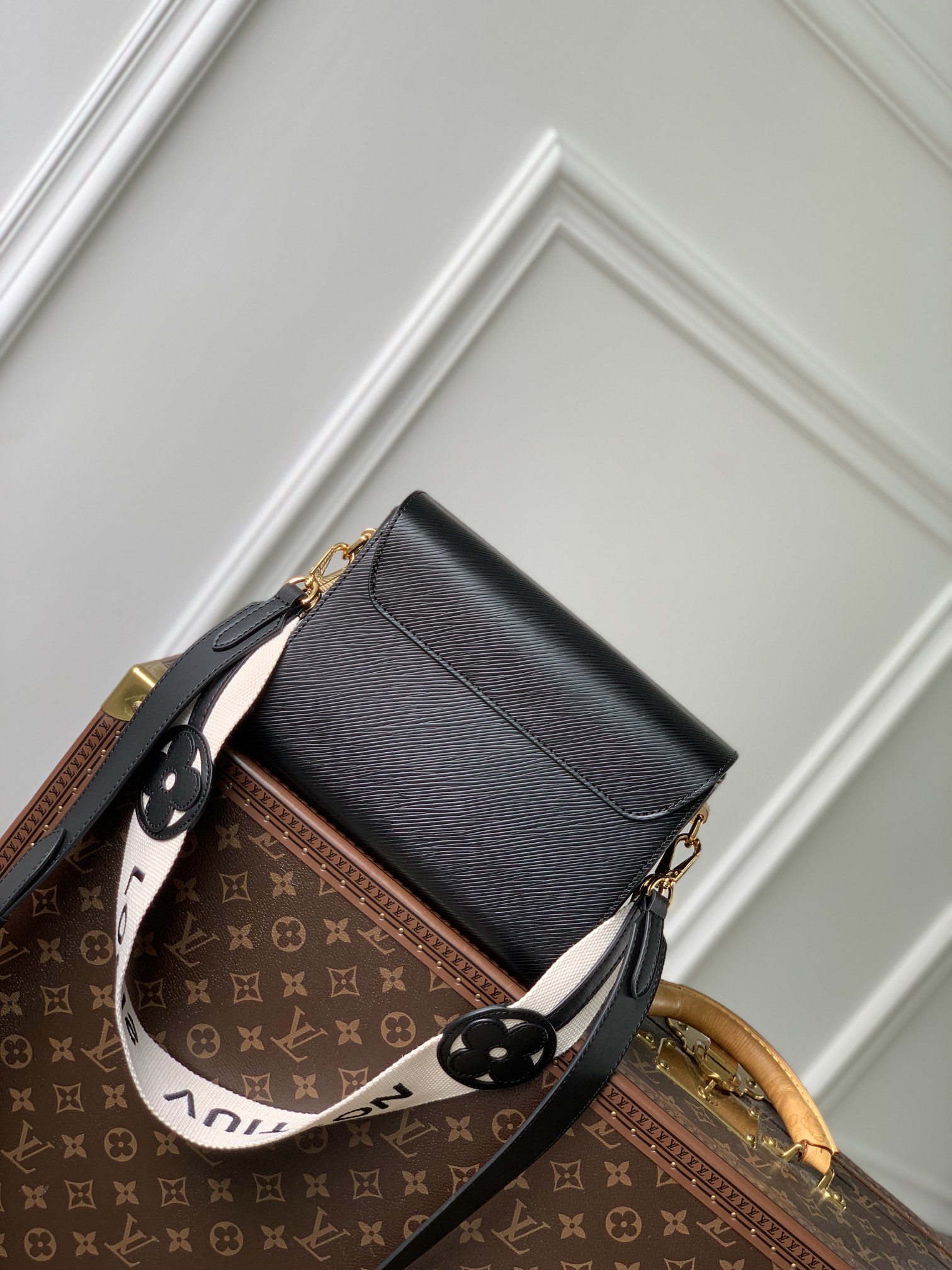 l0*is V*t0n twist mm-m21040-23 x 17 x 9.5cm