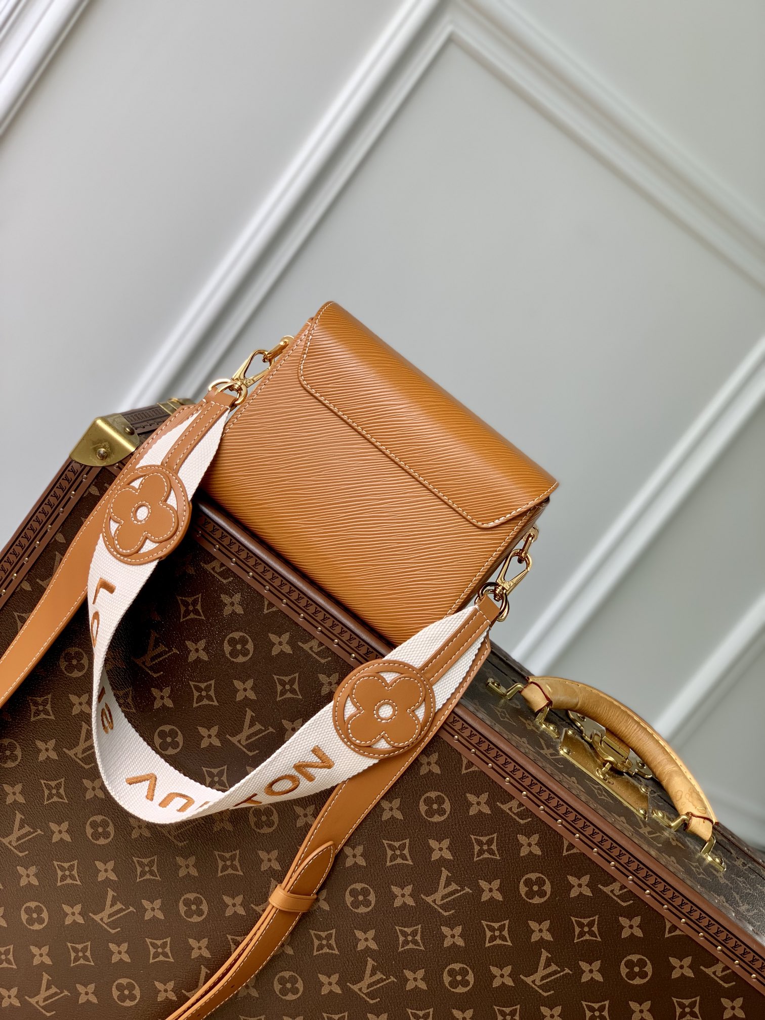 l0*is V*t0n twist mm-m21040-23 x 17 x 9.5cm
