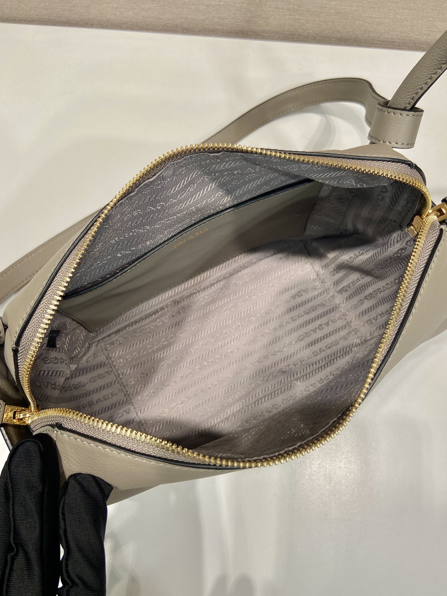 Pra*a women leather handbag -1ba451-25*18*10cm