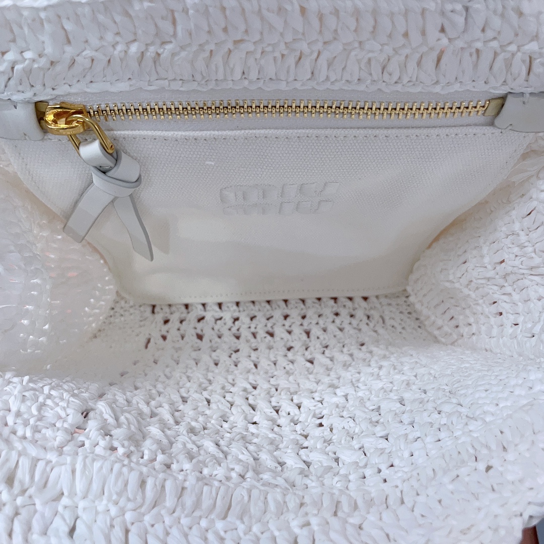 M*um*u raffia shoulder bag-22x 22.5x7.5cm