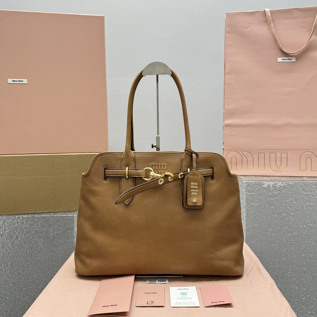 M*um*u aventure nappa tote-31x40x13cm