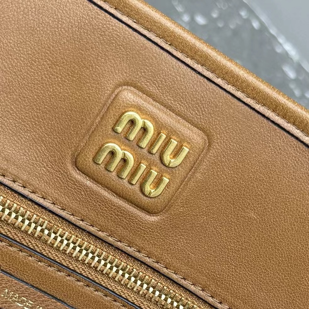 M*um*u aventure nappa tote-31x40x13cm