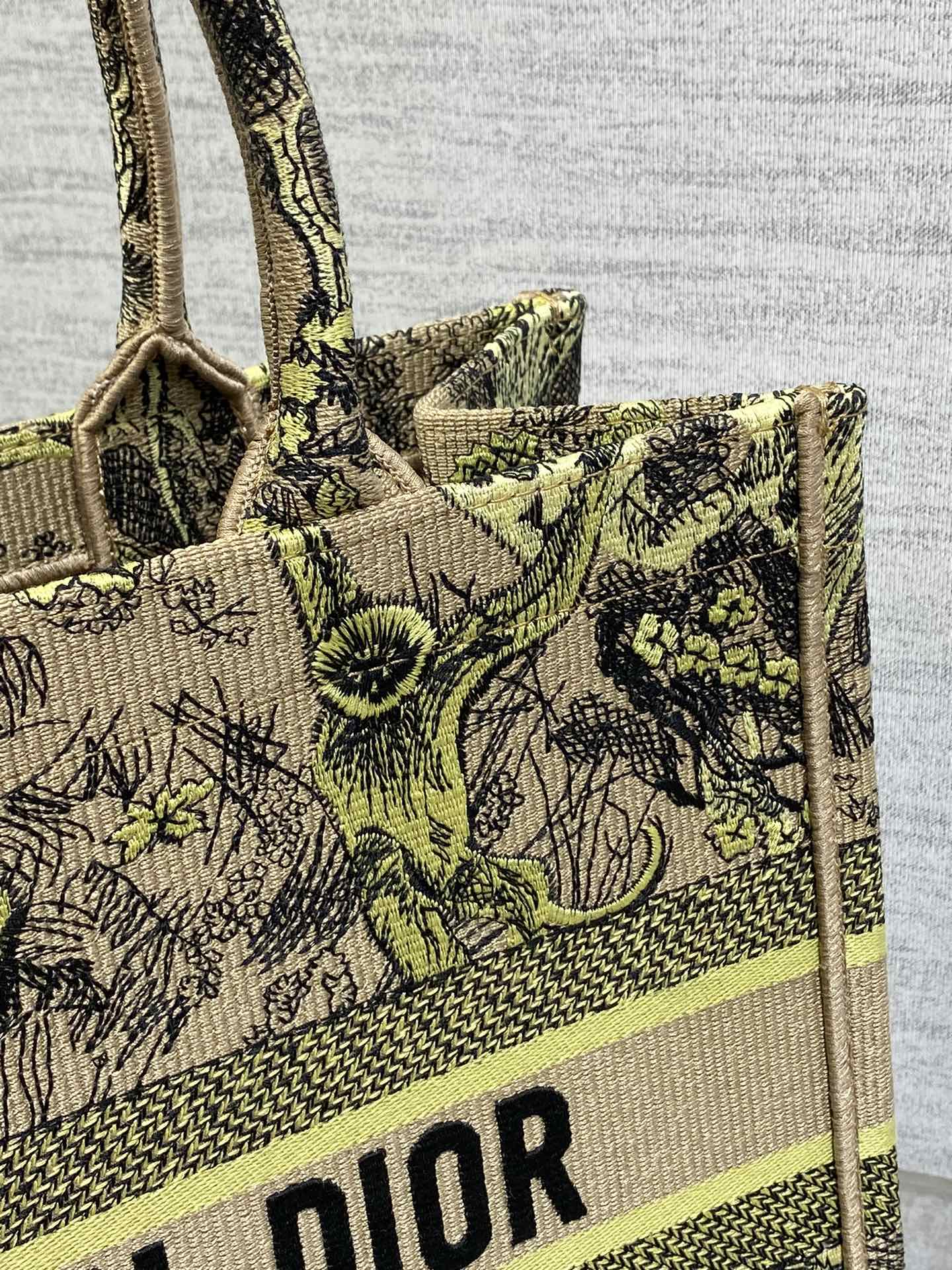 D*or small book tote-36.5cm