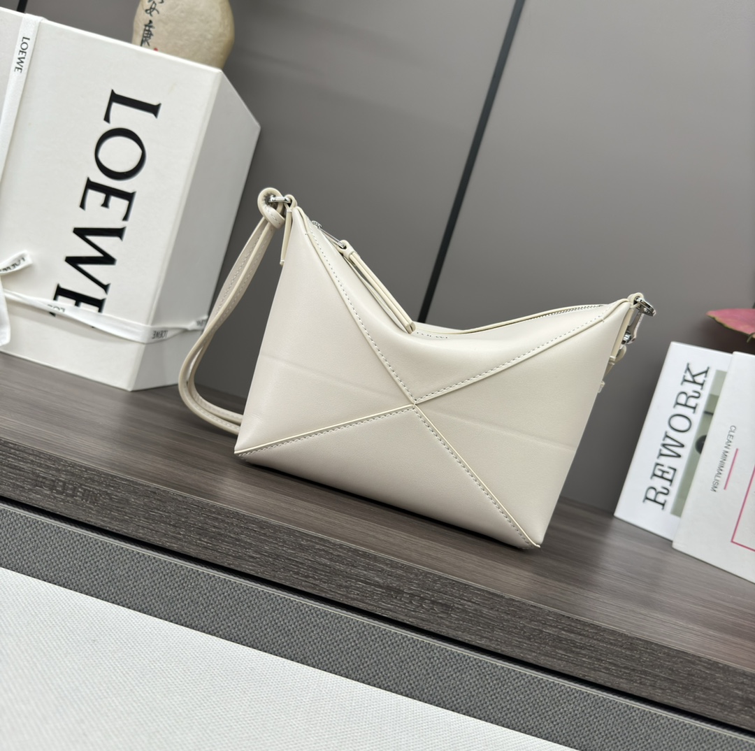 L0ew* puzzle fold pouch-23*6.5*15.5cm