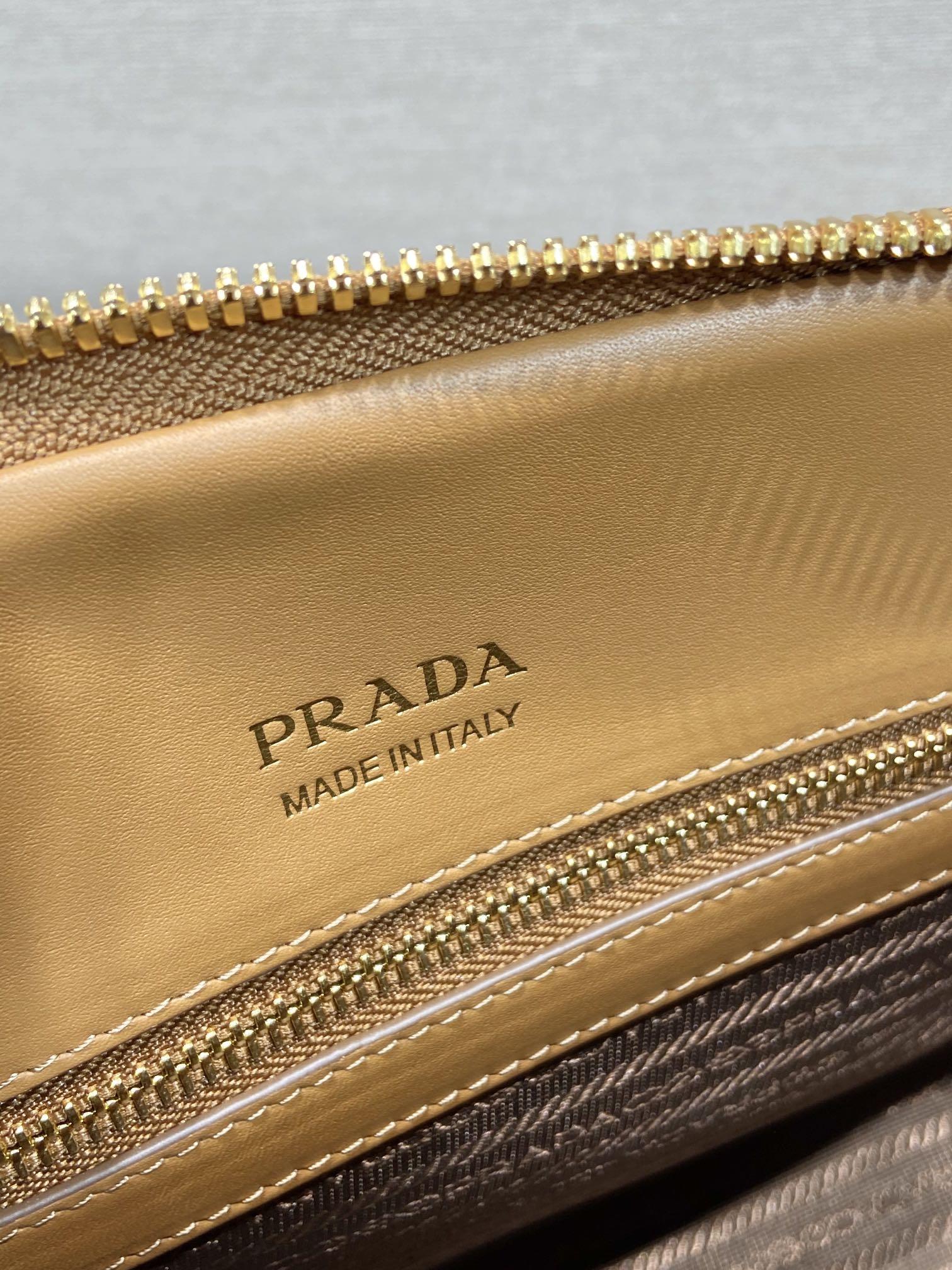 Pra*a 1bg537 shell bag-21*32*10.5cm