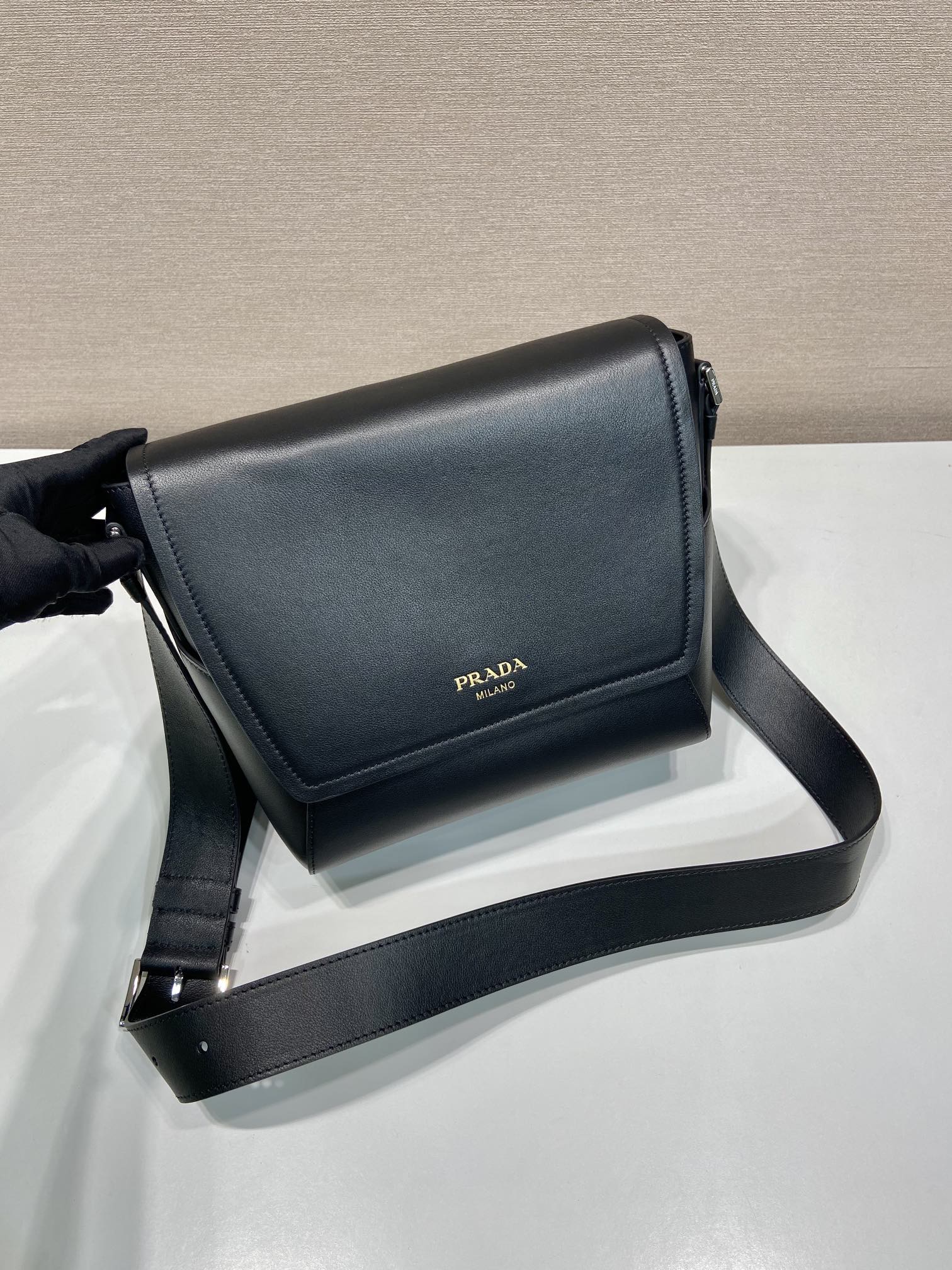 Pra*a 2vd069 messenger bag-22*22*12cm