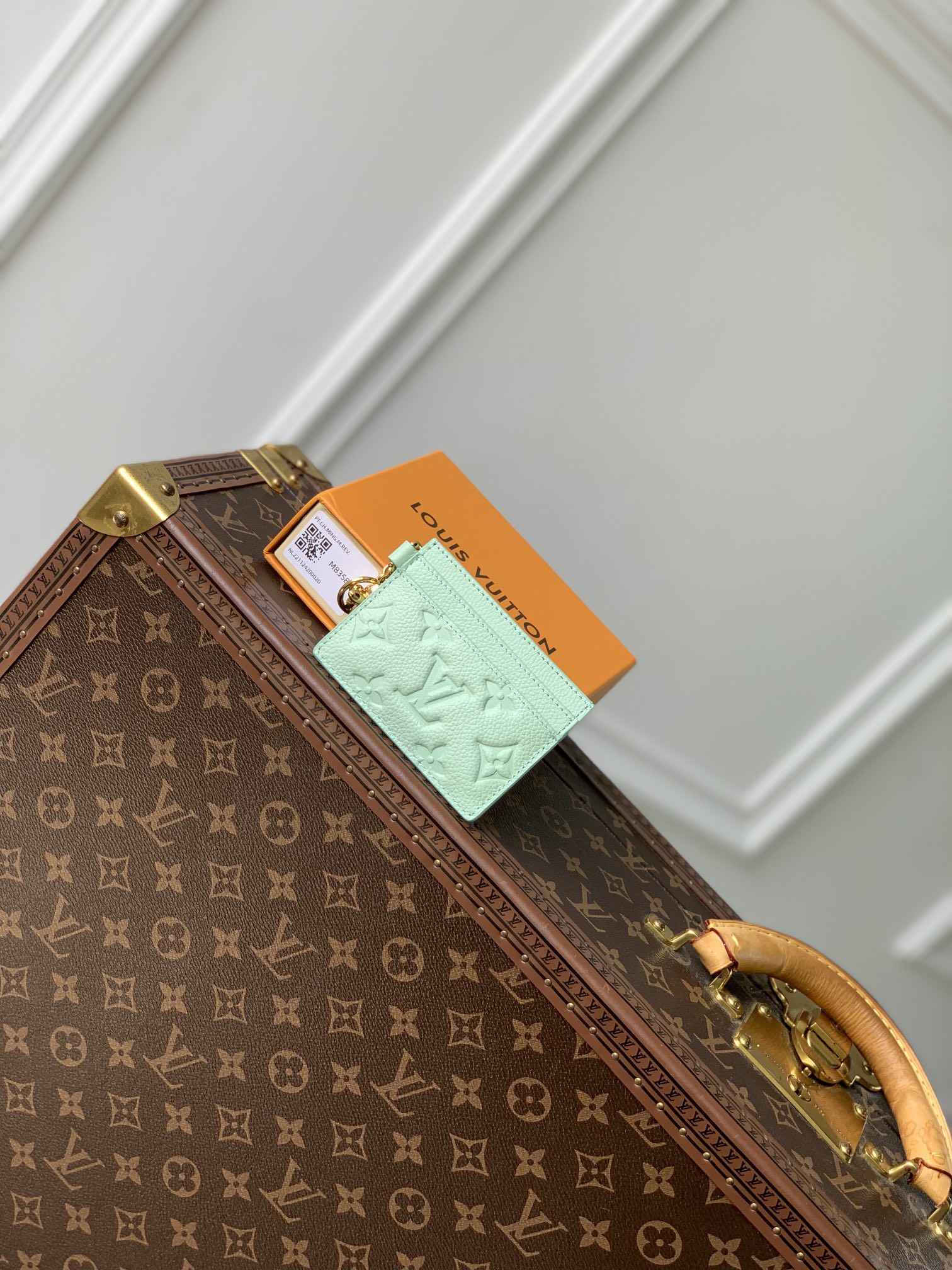l0*is V*t0n wallet-m82132-10.2 x 7.3 x 0.3cm