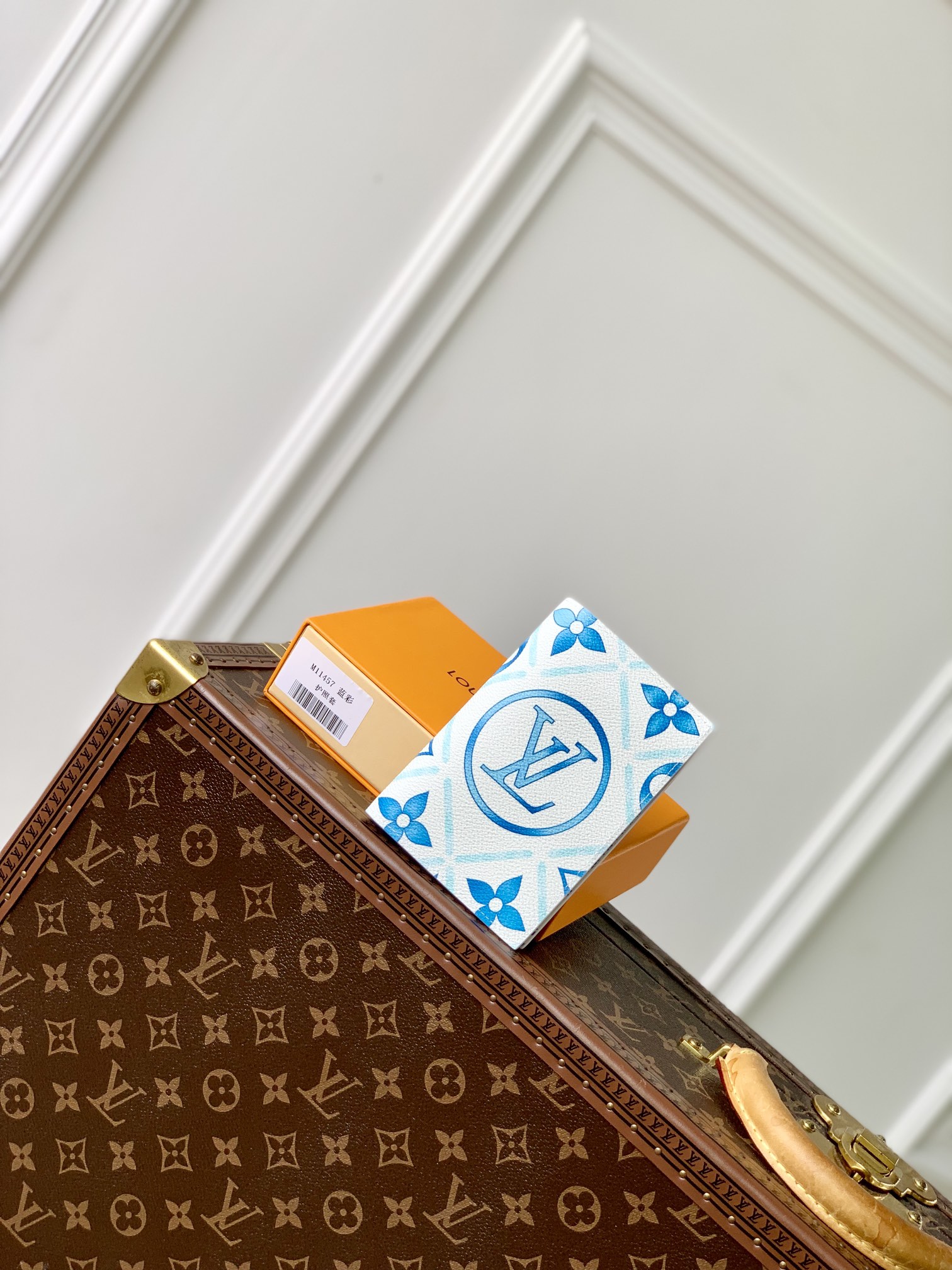 l0*is V*t0n by the pool wallet-10 x 14 x 2.5cm