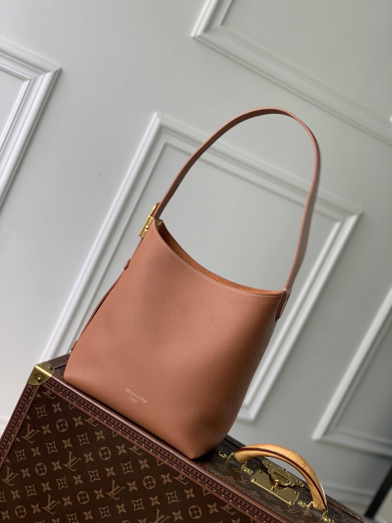 l0*is V*t0n low key hobo-m25352-24 x 28 x 16cm