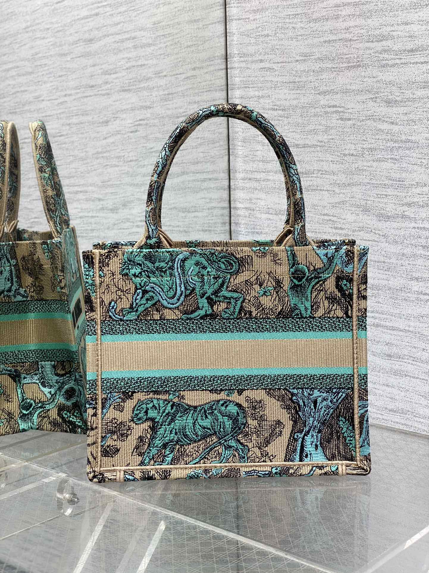 D*or small book tote-26*8*22cm
