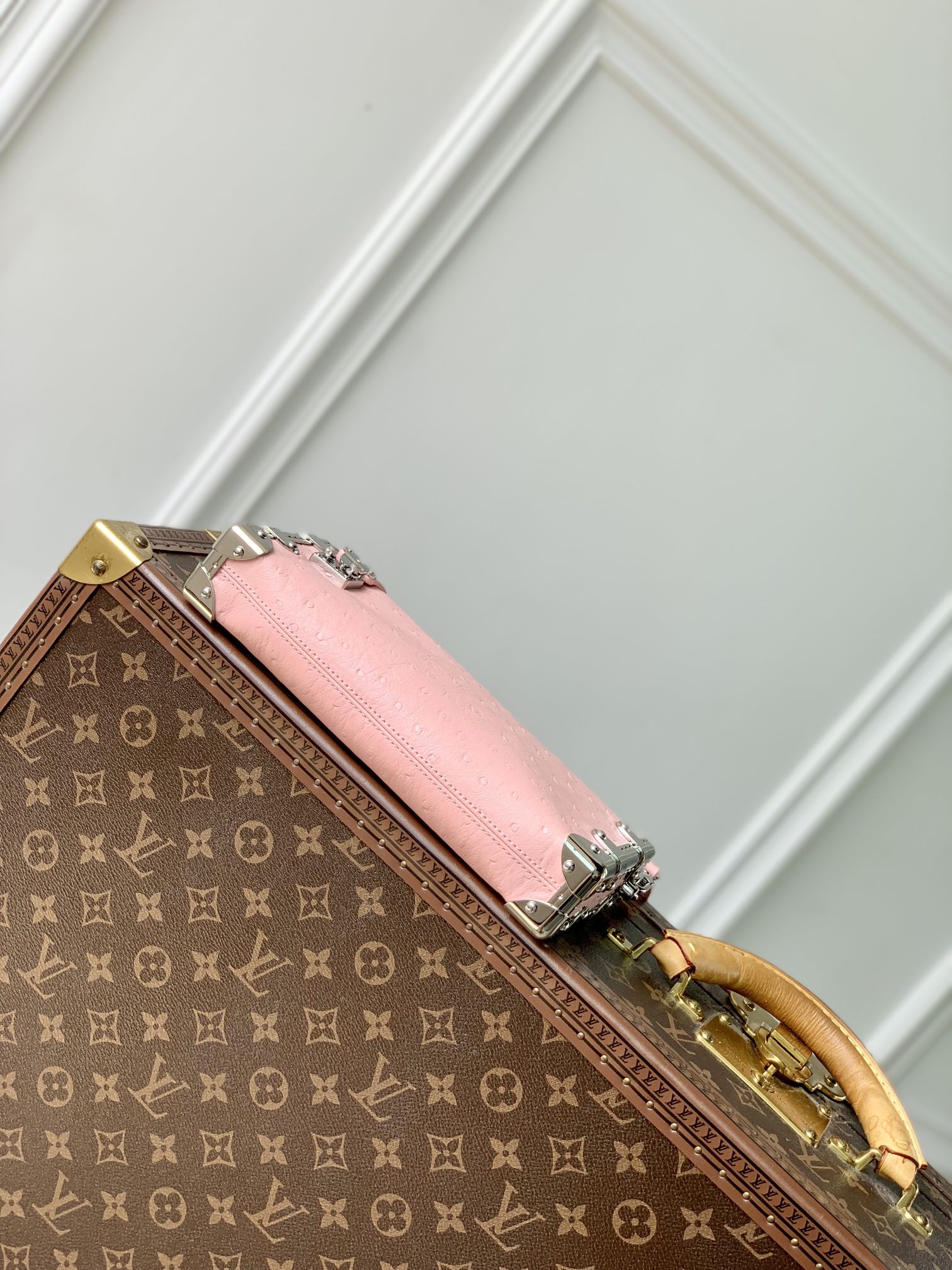 l0*is V*t0n slim trunk--m25445-23 x 12 x 4cm