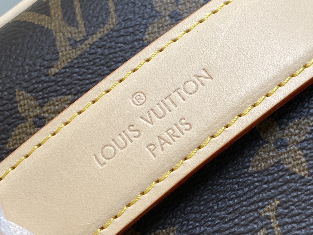 l0*is V*t0n toiletry bag 2 compartments-24*13*13cm