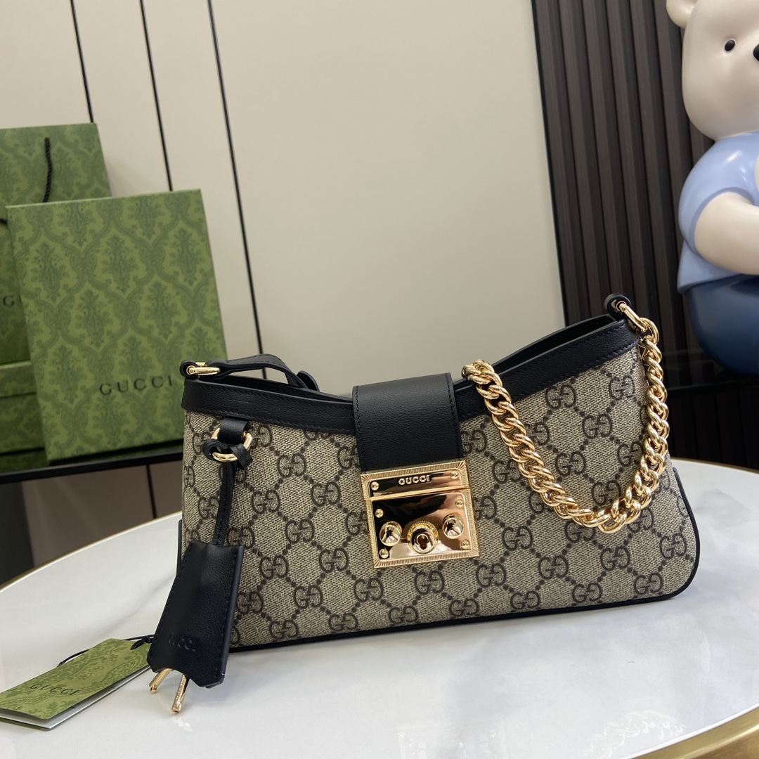 G*u*i padlock bag-26.5 x 13.5 x 4.5cm