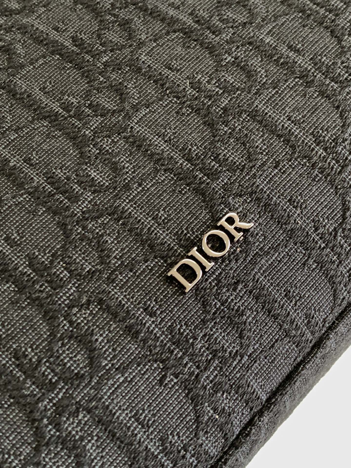 d*or safari Nor*h-south bag-21 x 23.5 x 7.5cm
