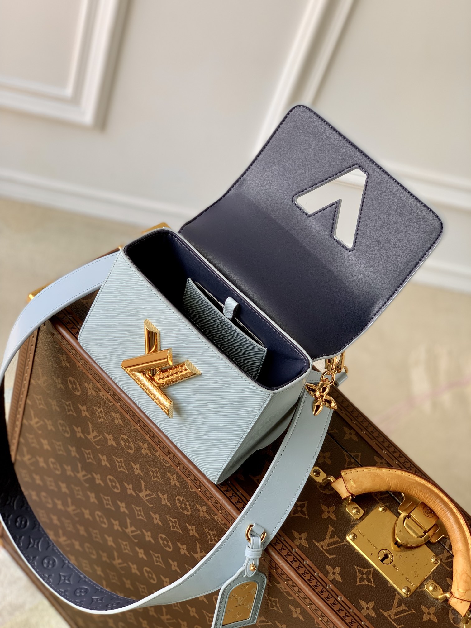 l0*is V*t0n twist pm lv bloom bag-19x 15x 9cm
