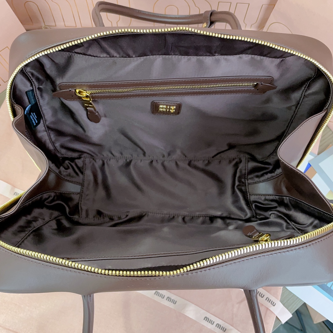 M*um*u leather top handbag-34x23x12cm
