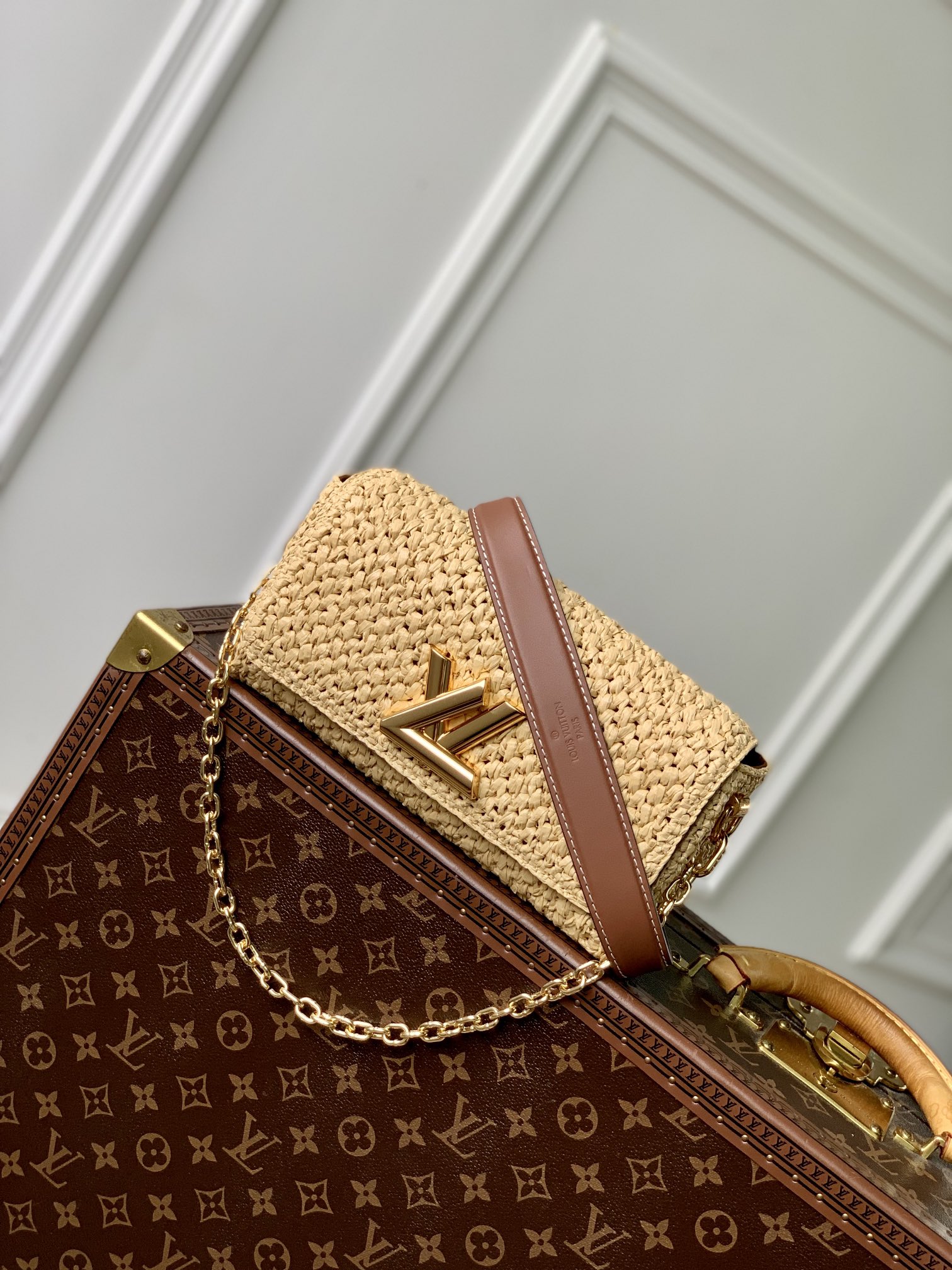 l0*is V*t0n twist bag-m25030-23.5 × 12 × 7cm