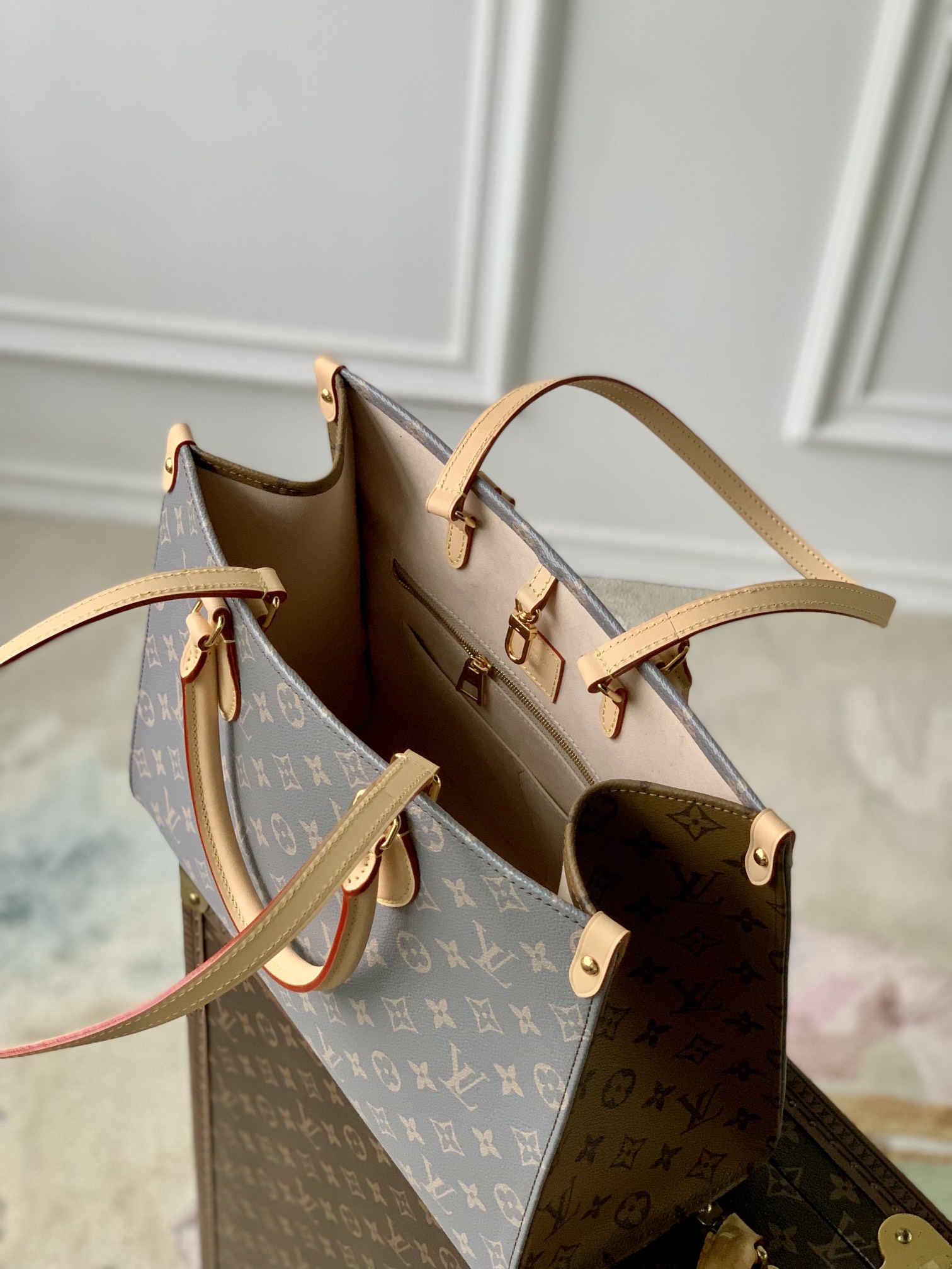 l0*is V*t0n onthego handbag-35*27*14cm