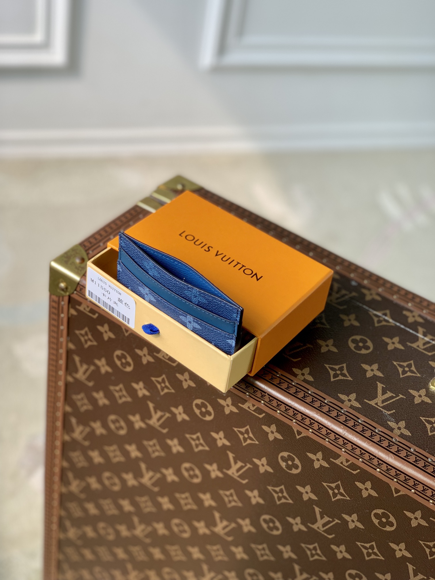 l0*is V*t0n wallet