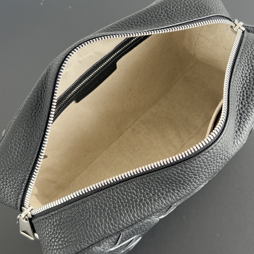 b0tte*a Ven*ta camera bag-29x19.5x7.5cm
