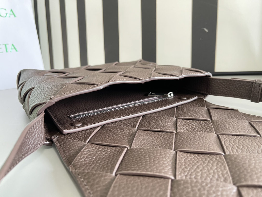 b0tte*a Ven*ta diago pouch-25x16.5x2cm