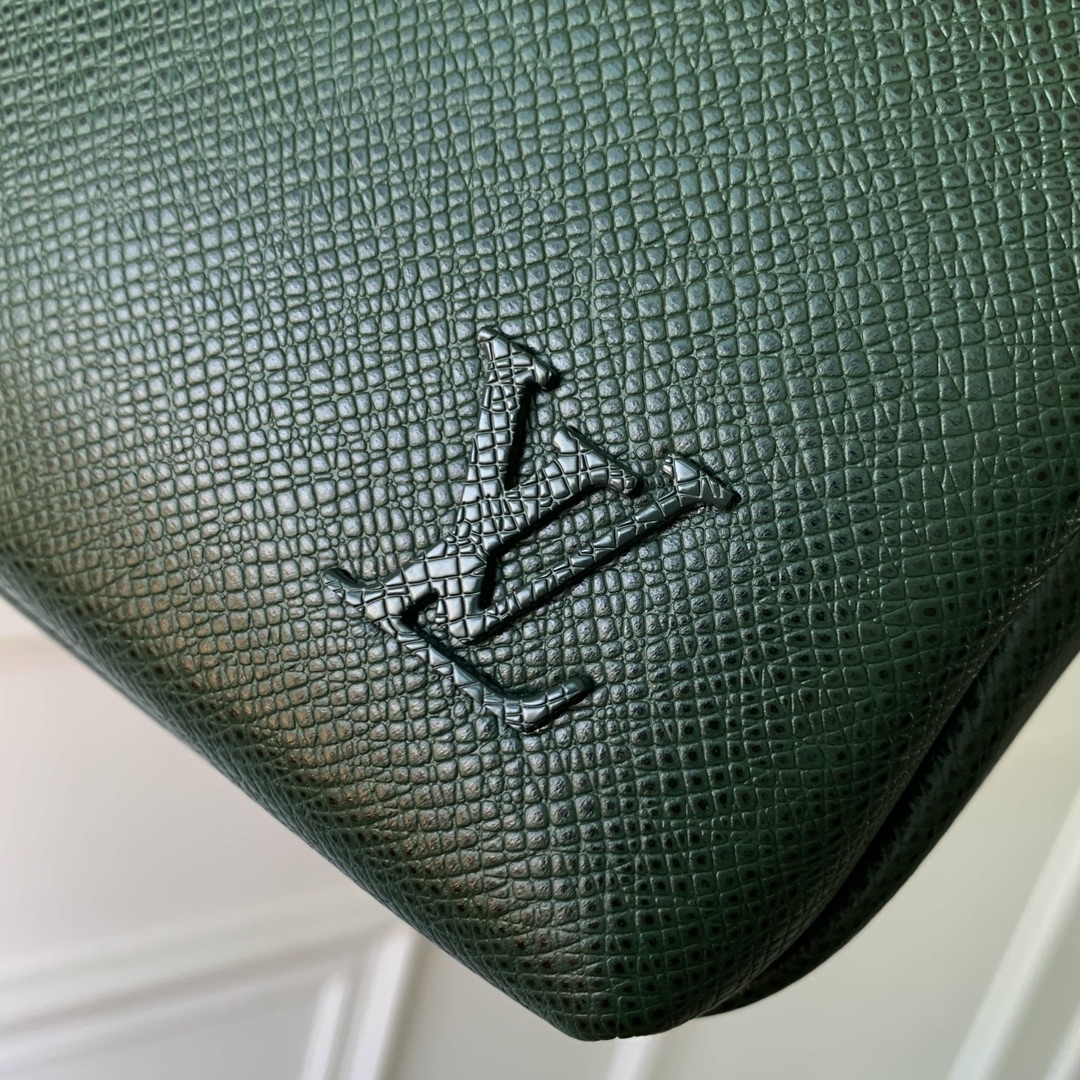 l0*is V*t0n avenue bag-22.5 x 15.5 x 7.5cm