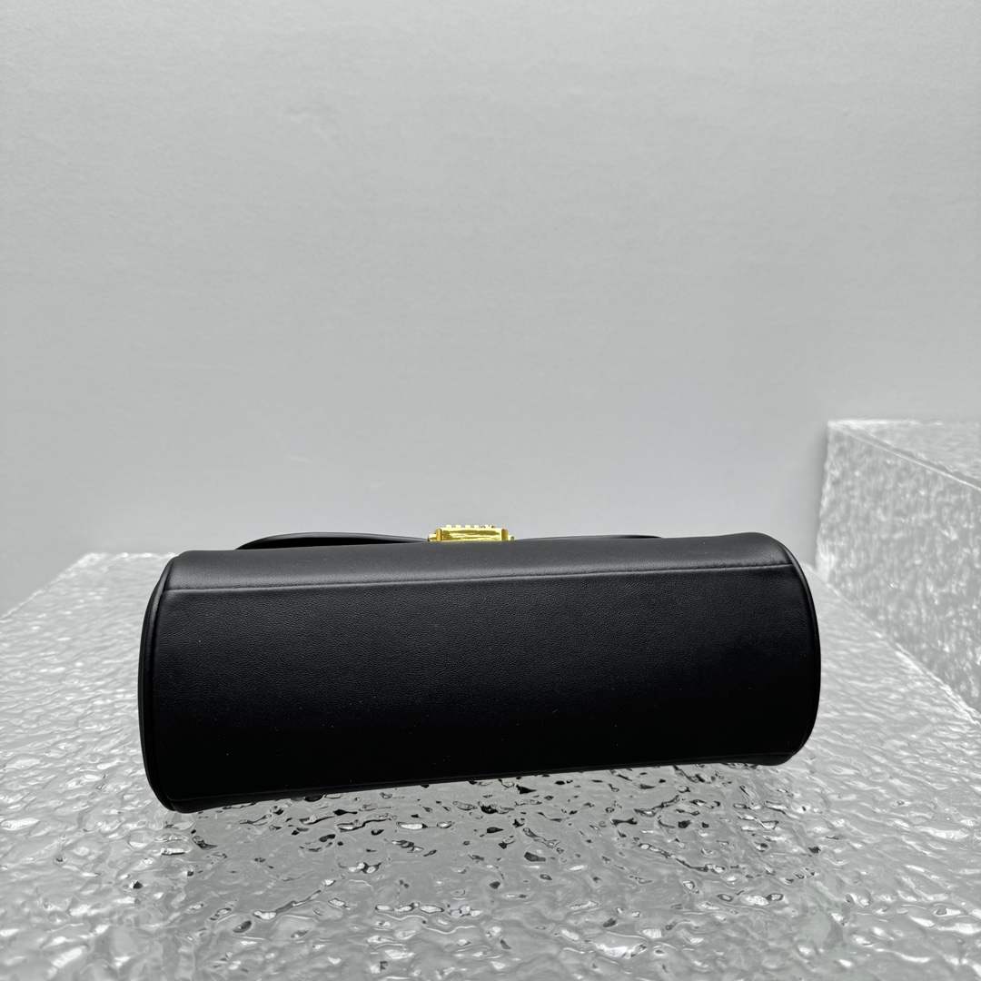 M*um*u leather shoulder bag -25*8*15cm