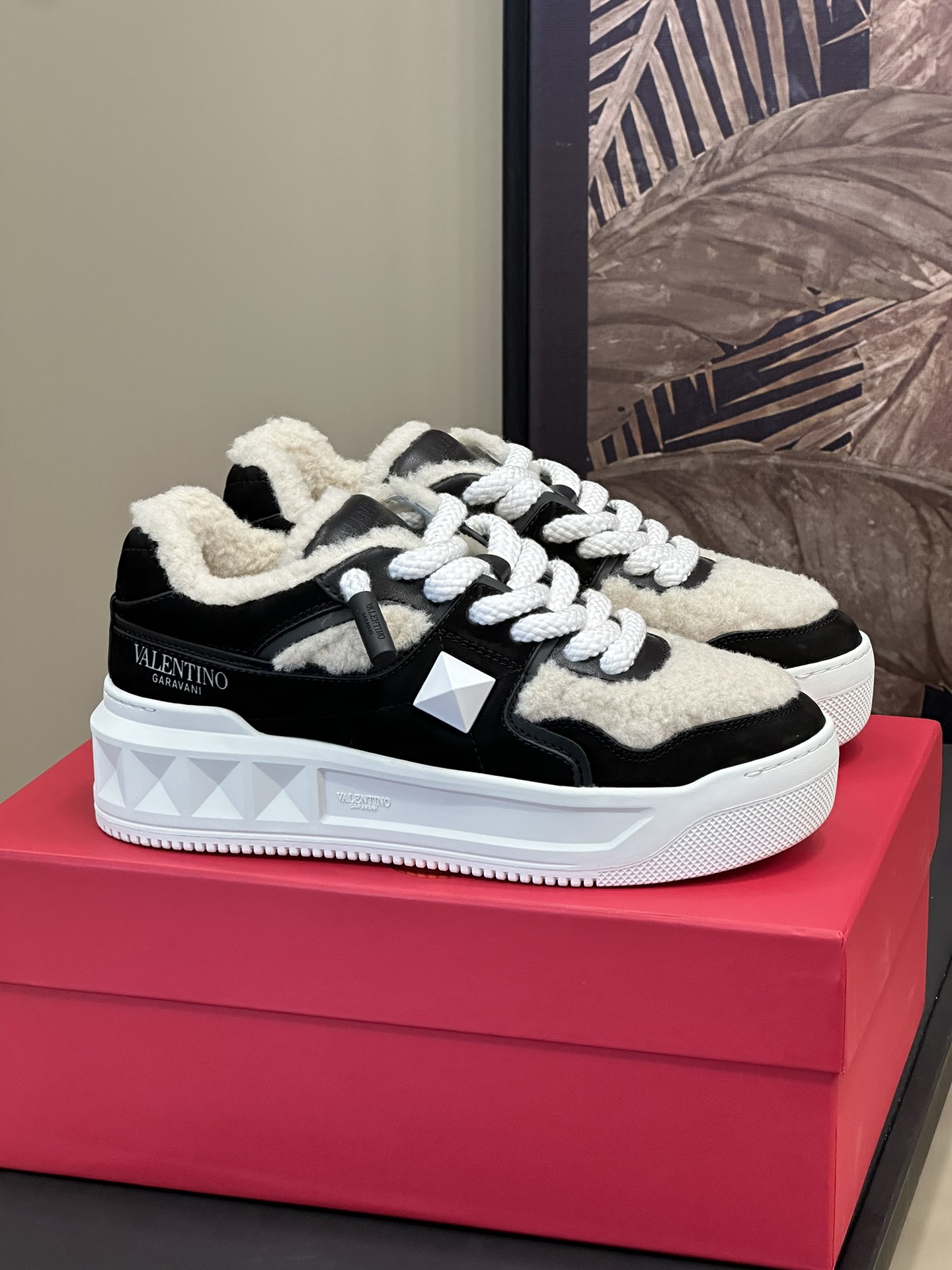 Va1e*ntin0 sneakers