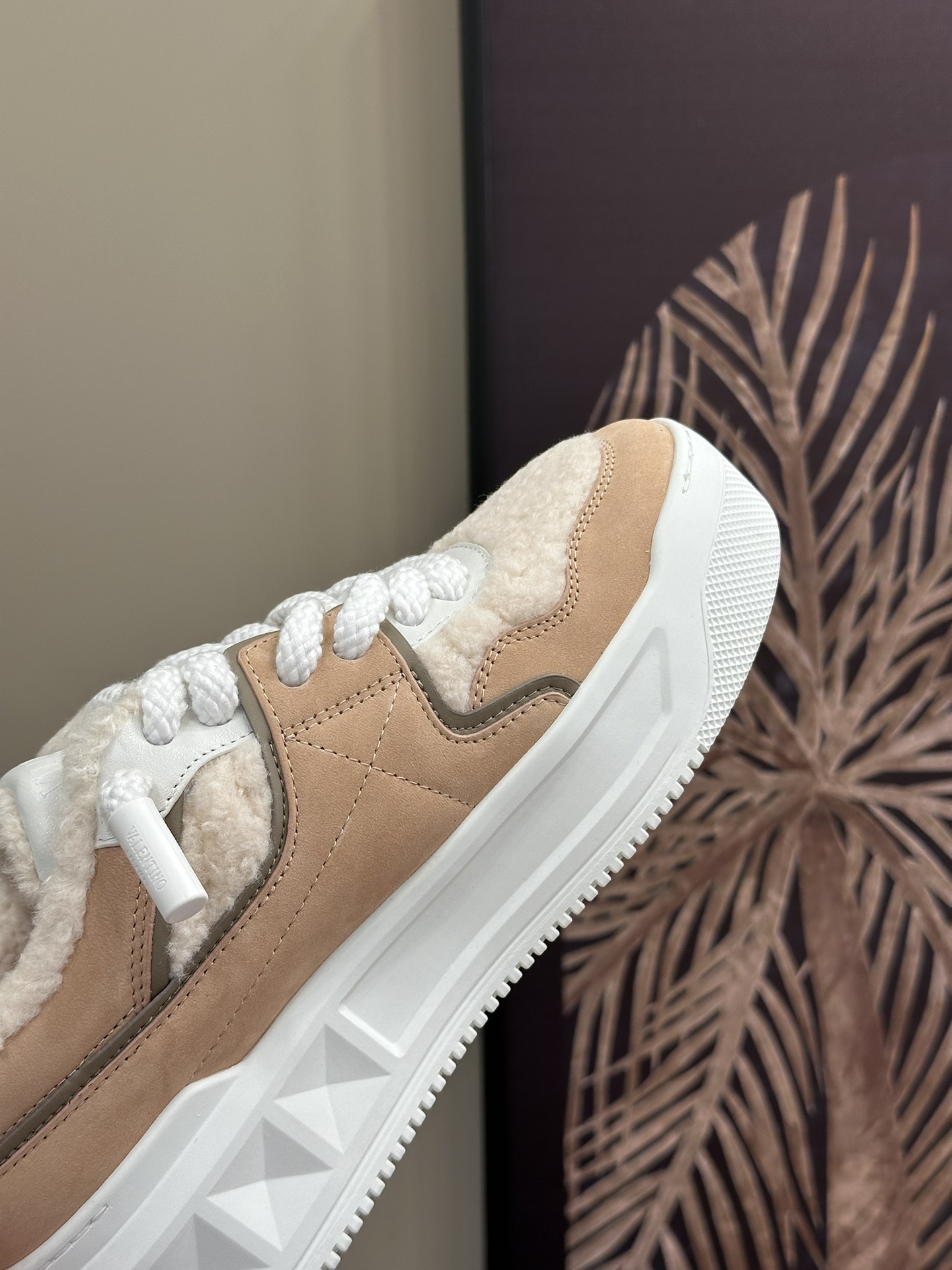 Va1e*ntin0 sneakers