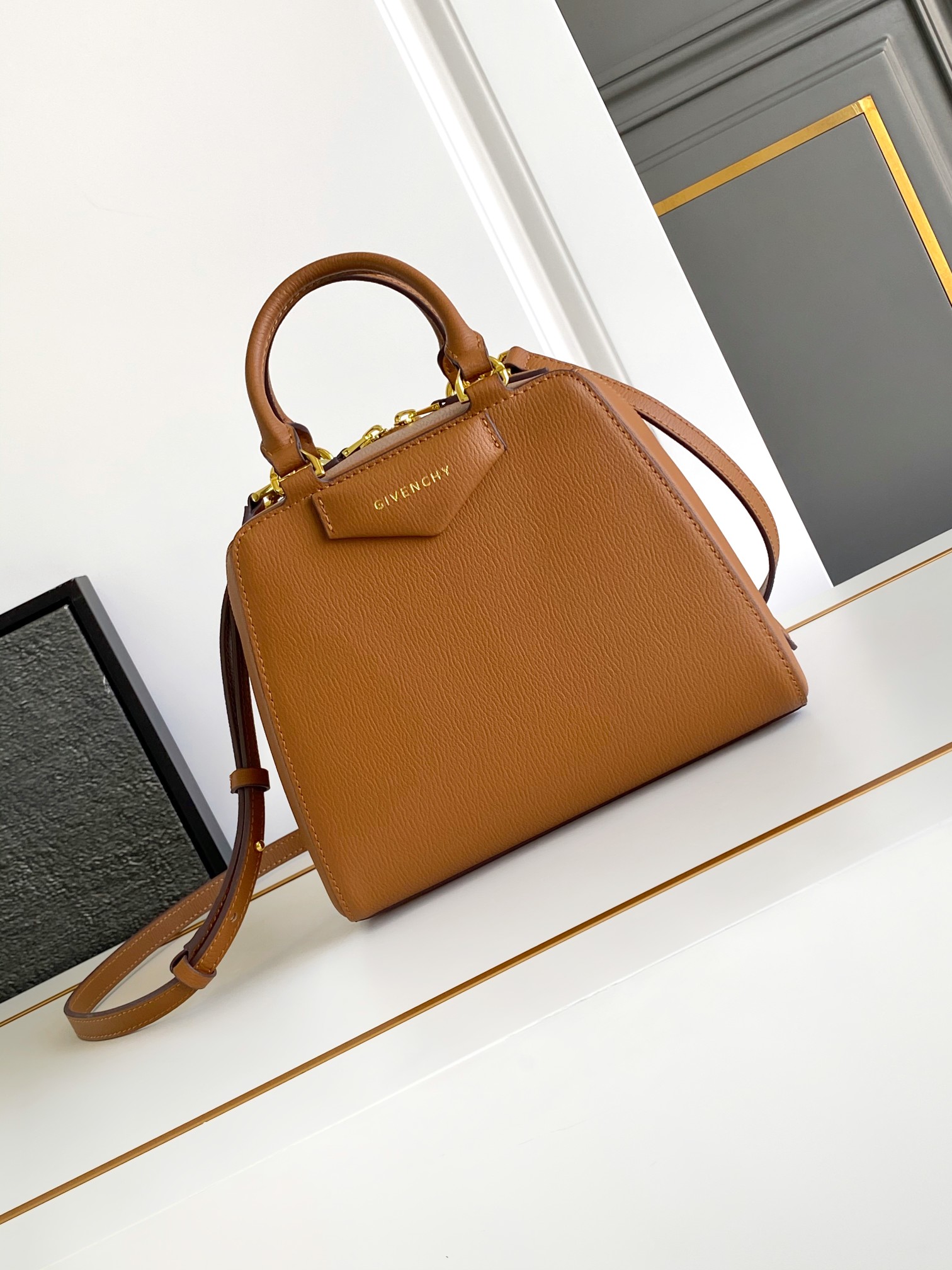 G1uenchy anyigona cube tote-13*19*22cm