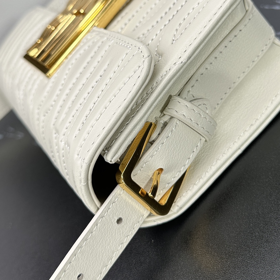 D*or miss D*or allover bag-22*11*6cm