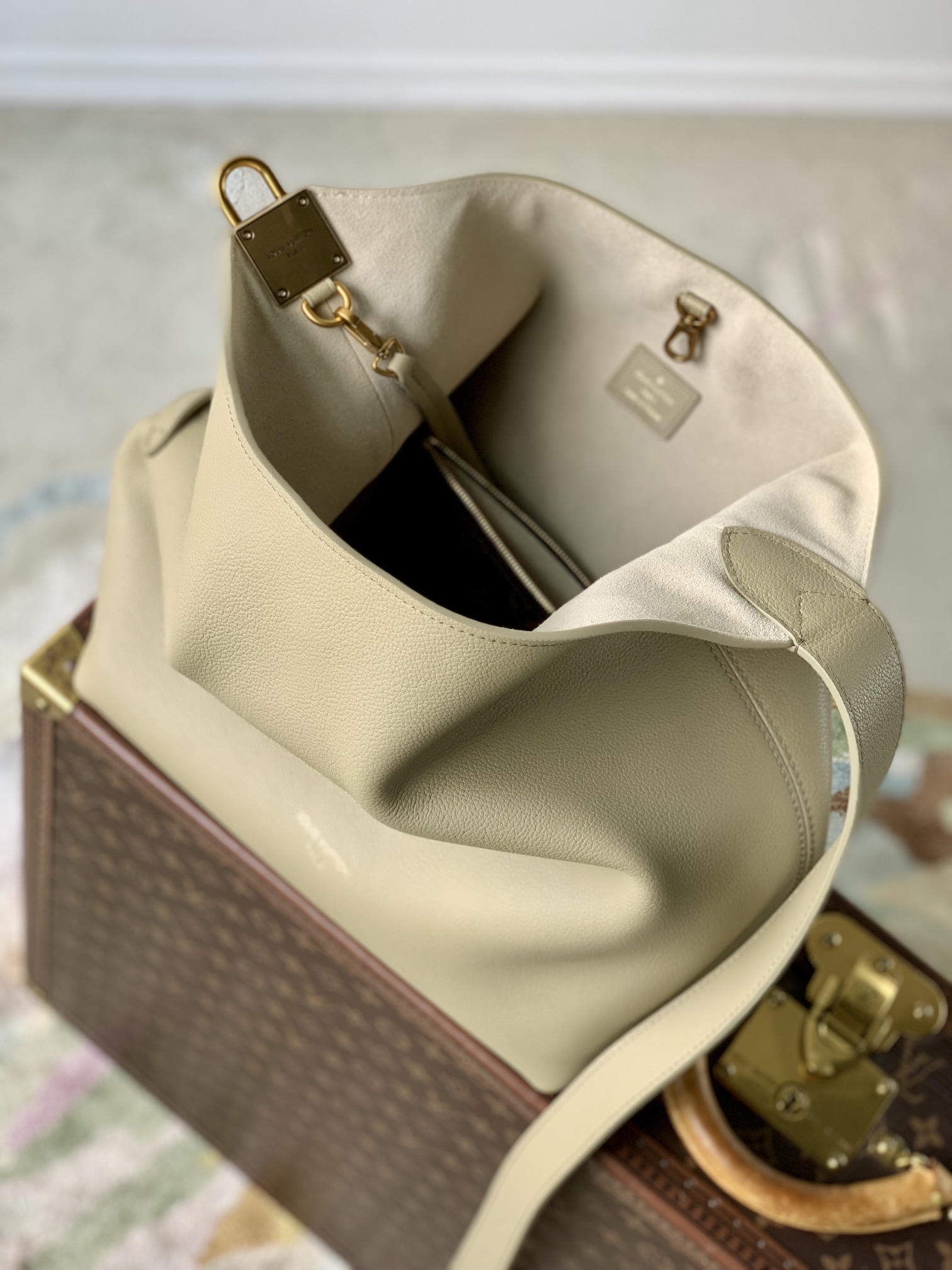 l0vis Vvtt0n low key hobo-m24856-31 x 35 x 18cm