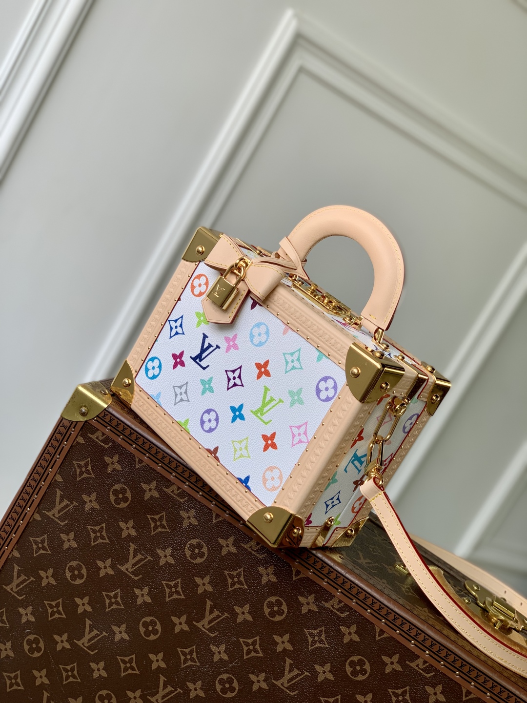 l0vis Vvtt0n petite valise bag -2.5 x 17.5 x 11cm