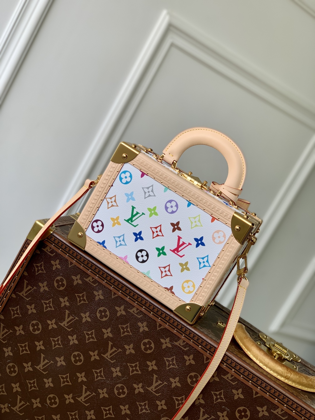 l0vis Vvtt0n petite valise bag -2.5 x 17.5 x 11cm
