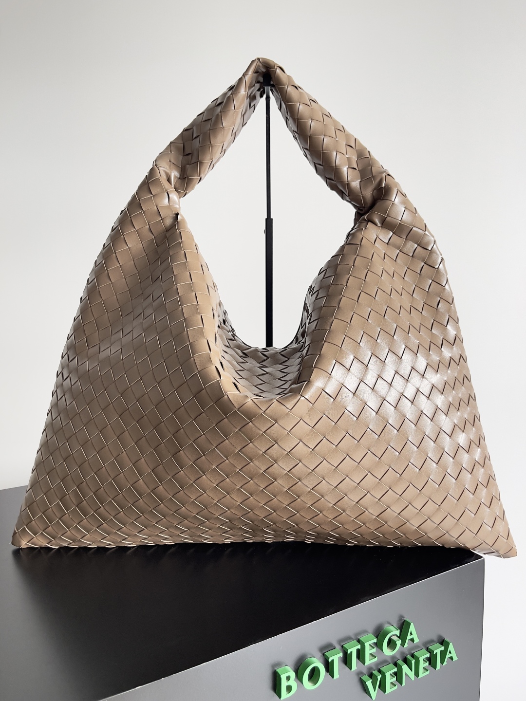 b0tt*ga Ven*ta hop bag-53*24*13cm