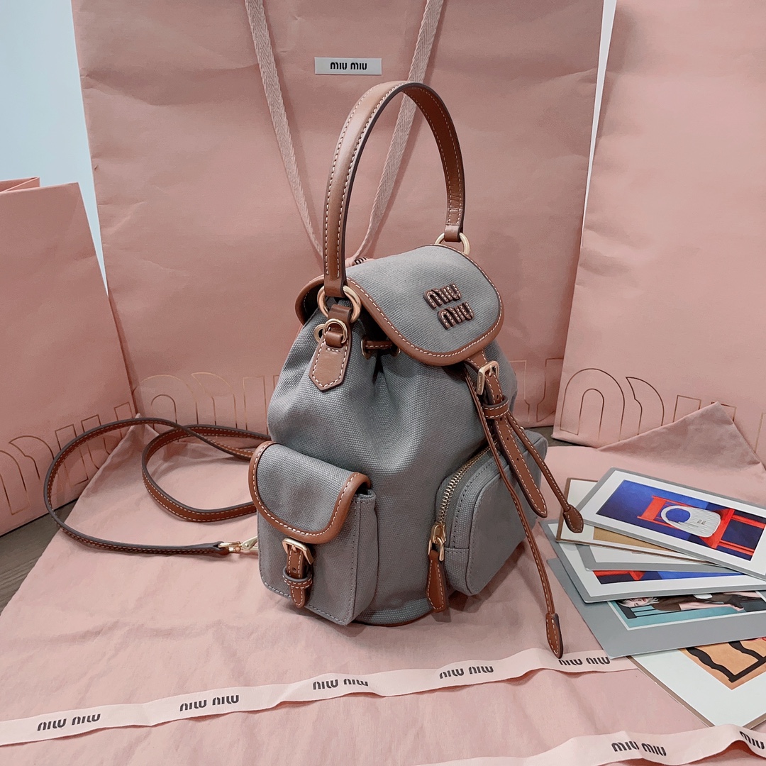 M1um1u backpack-22x18x11.5cm