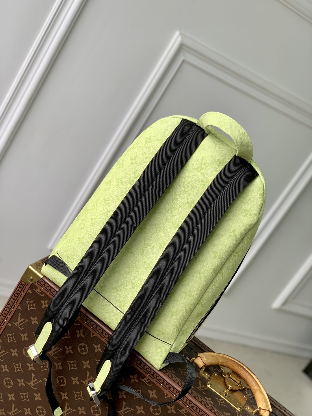 l0vis Vvtt0n discovery slim-m14020-38 x 13 x 28cm