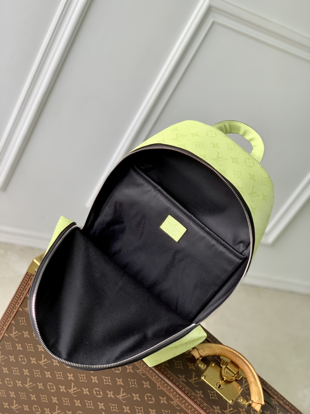 l0vis Vvtt0n discovery slim-m14020-38 x 13 x 28cm