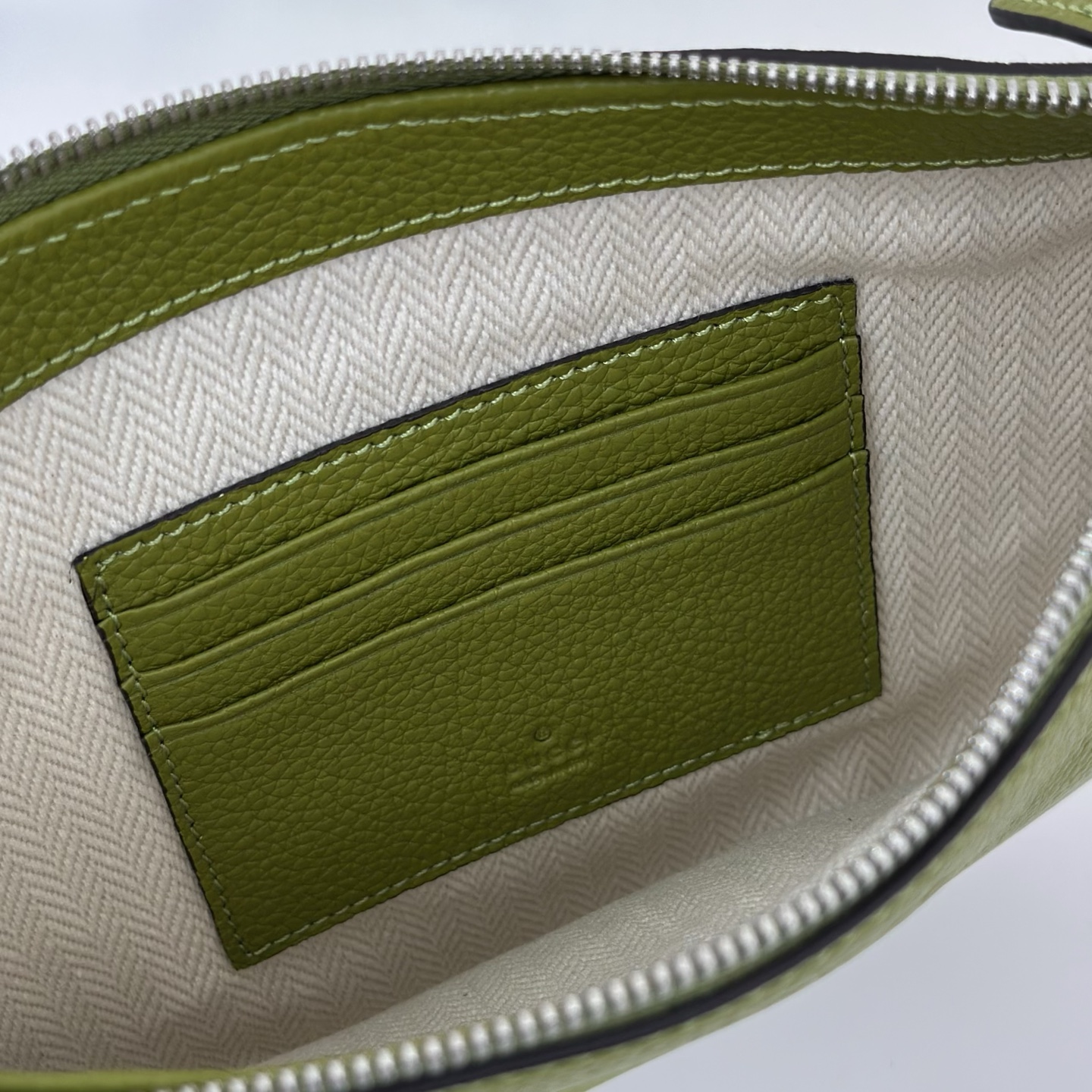 Gvc*1 g body leather bag-23*18.5*2cm
