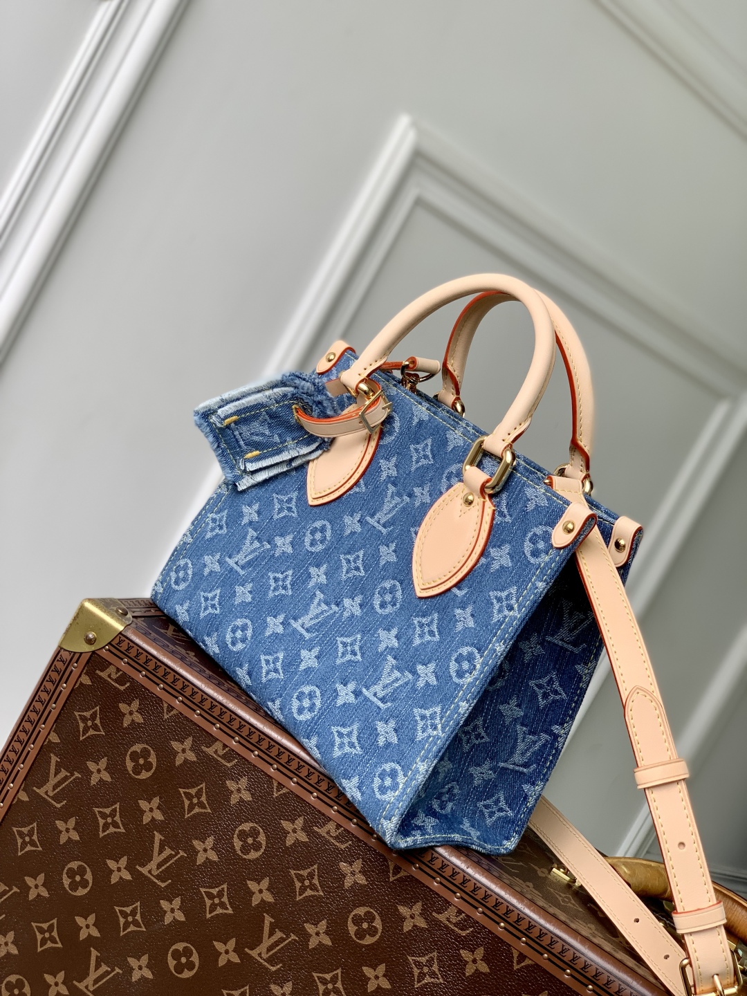 l0vis Vvtt0n onthego handbag-4633-19 x 11.5 x 25cm