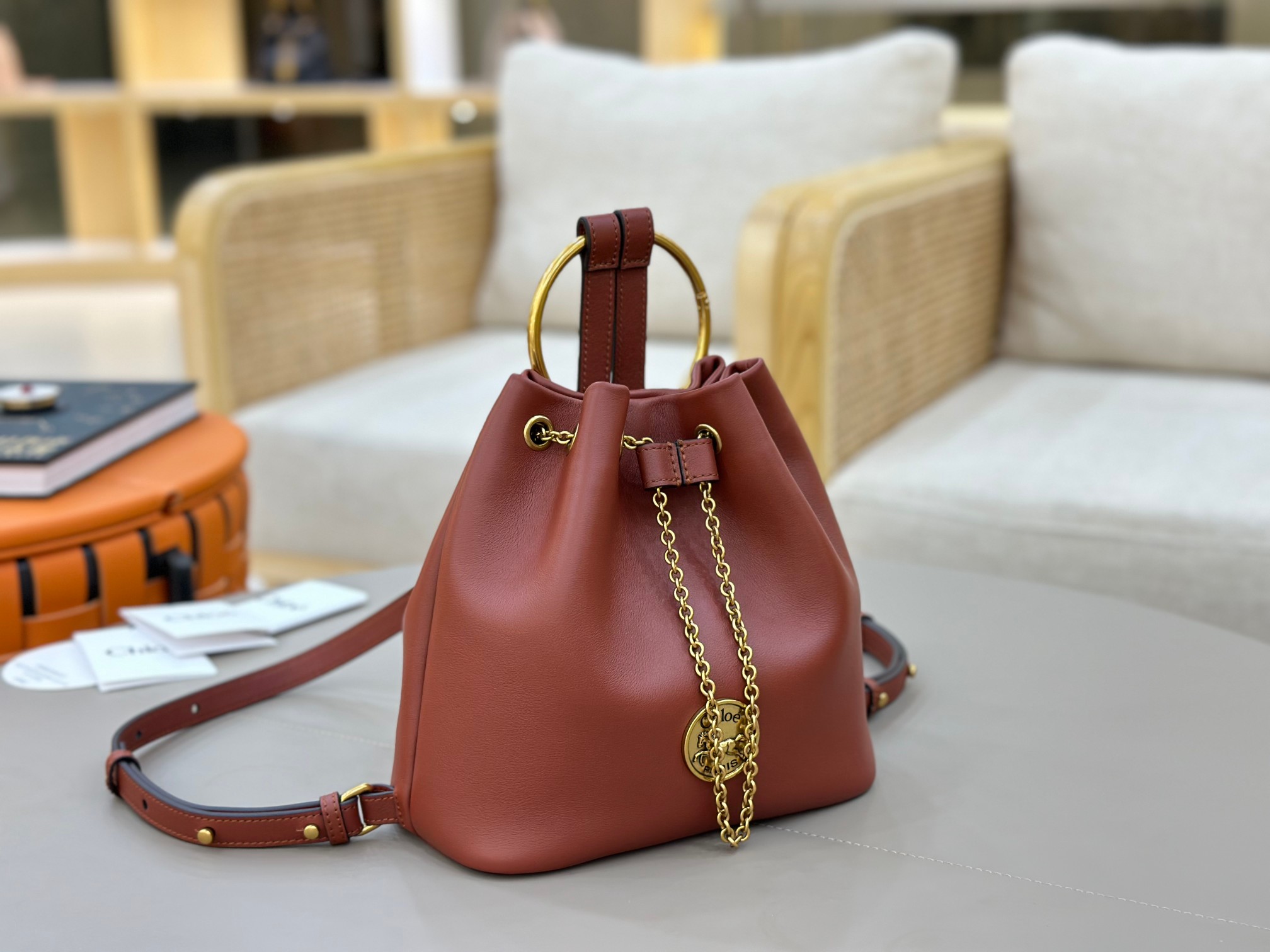 Ch10é bracelet backpack in grained leather-22*20*10.5cm