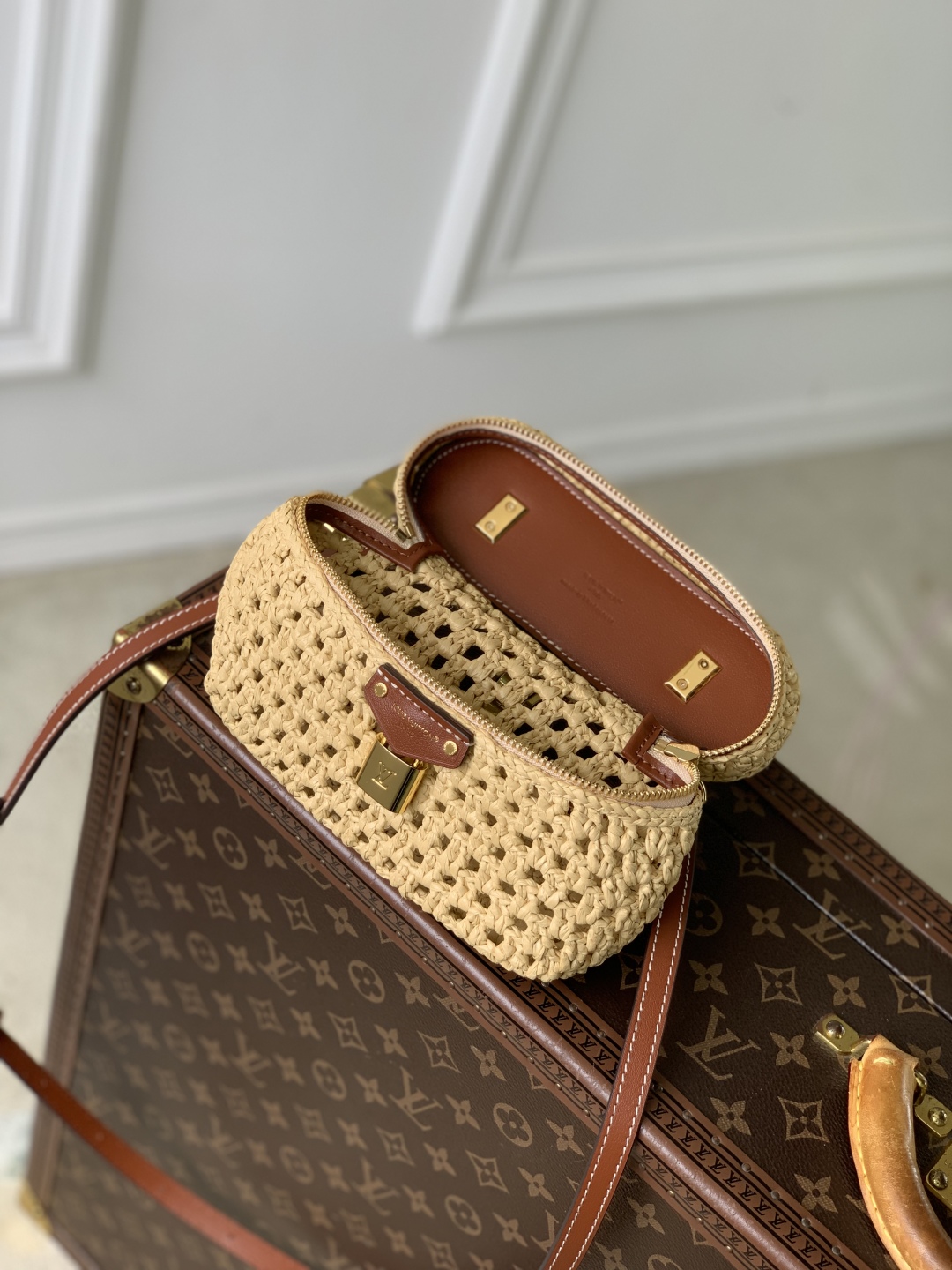 l0vis Vvtt0n vanity chain pouch-11.5x6.5x19cm