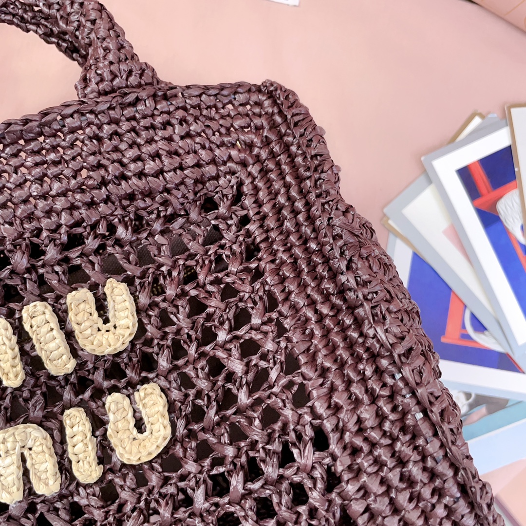 M1um1u tote bag