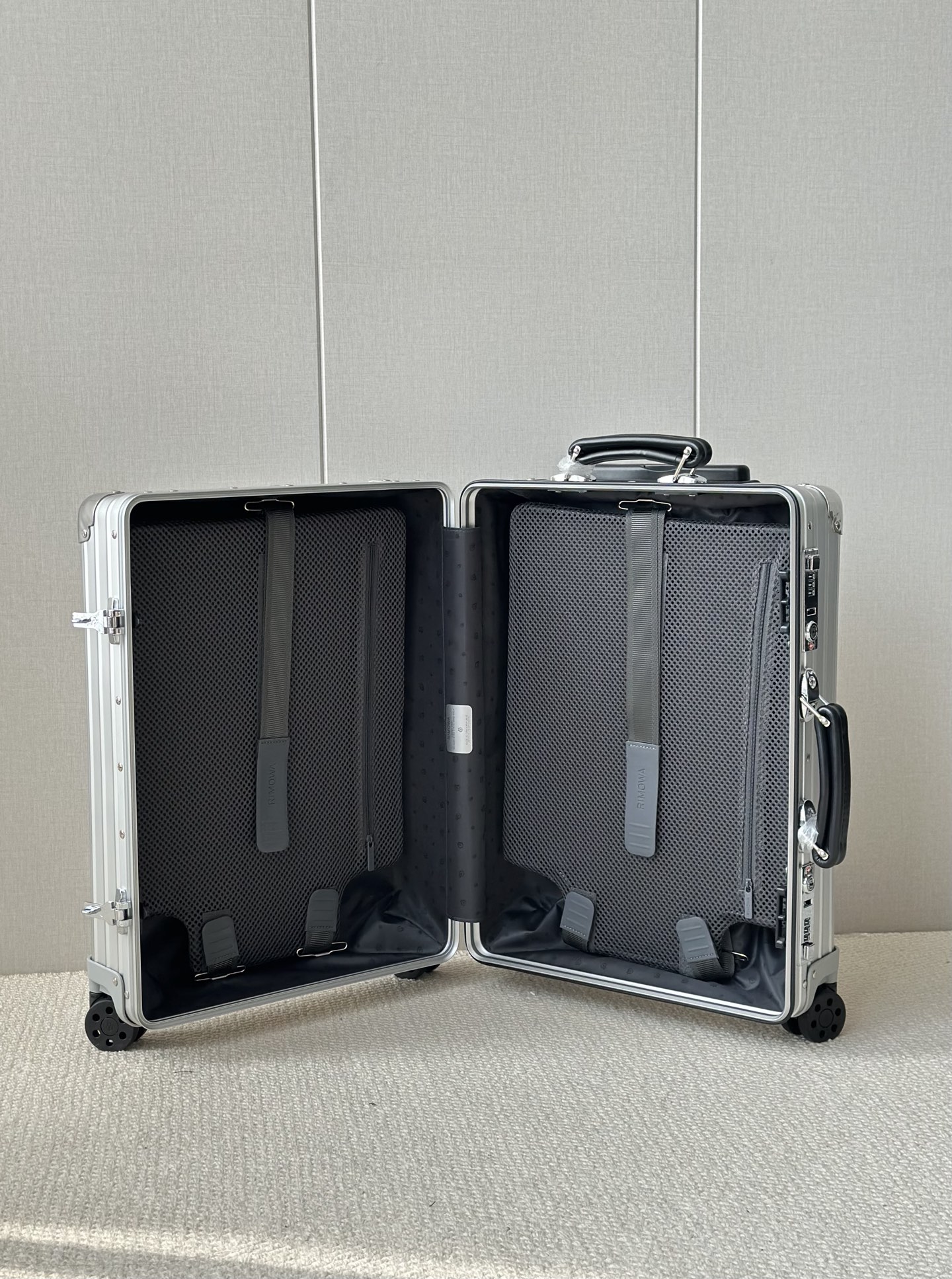 r1m0wa lU*gage-20inch(55×20×40m)