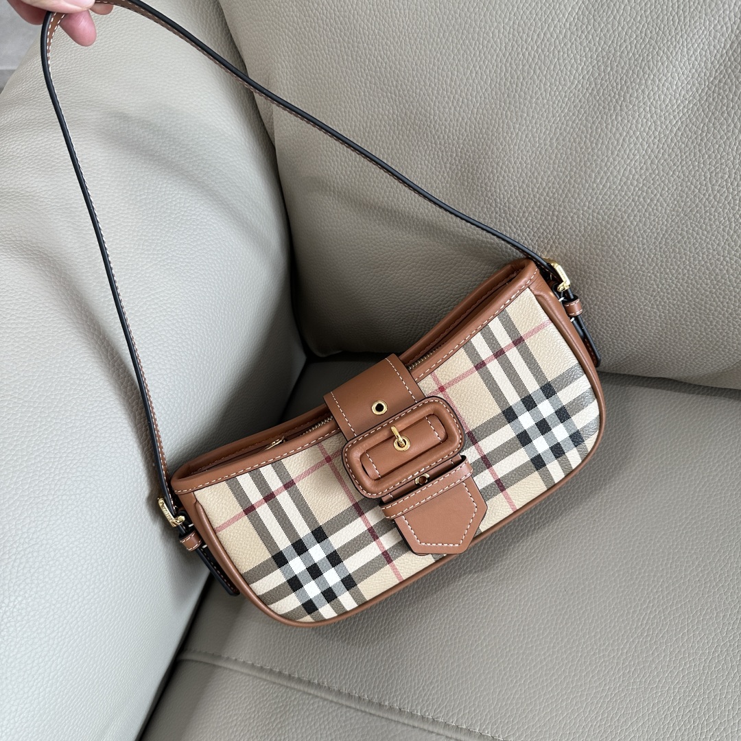 Bv*b*rry vintage bag-26 x 6 x 12cm