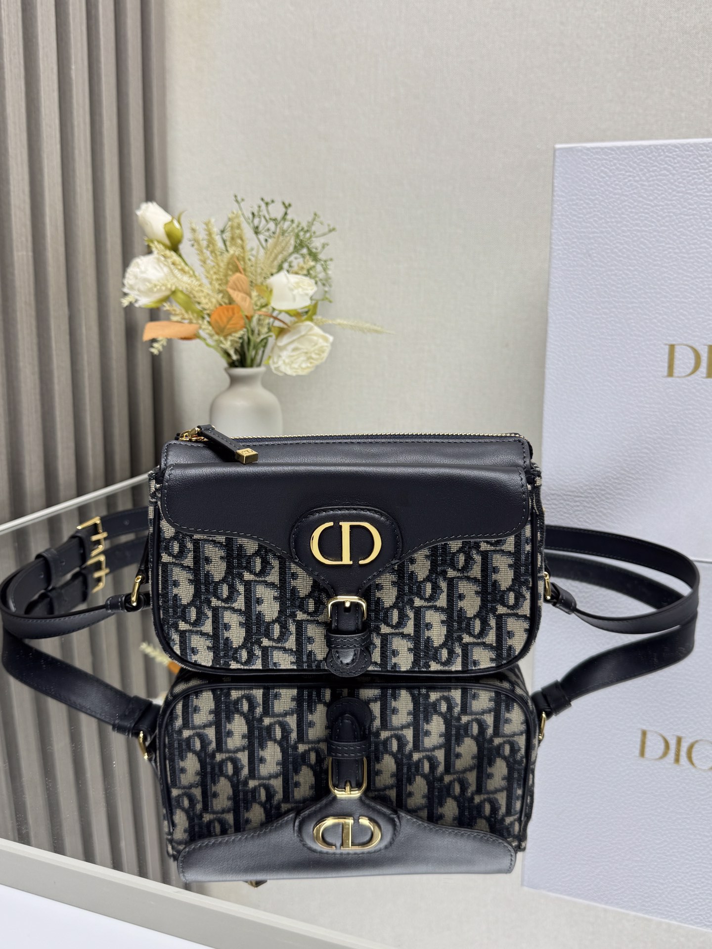 di0r small 30 montaigne pocket bag blue D10r oblique jacquard and smooth calfskin-20 x13.5 x5.5cm