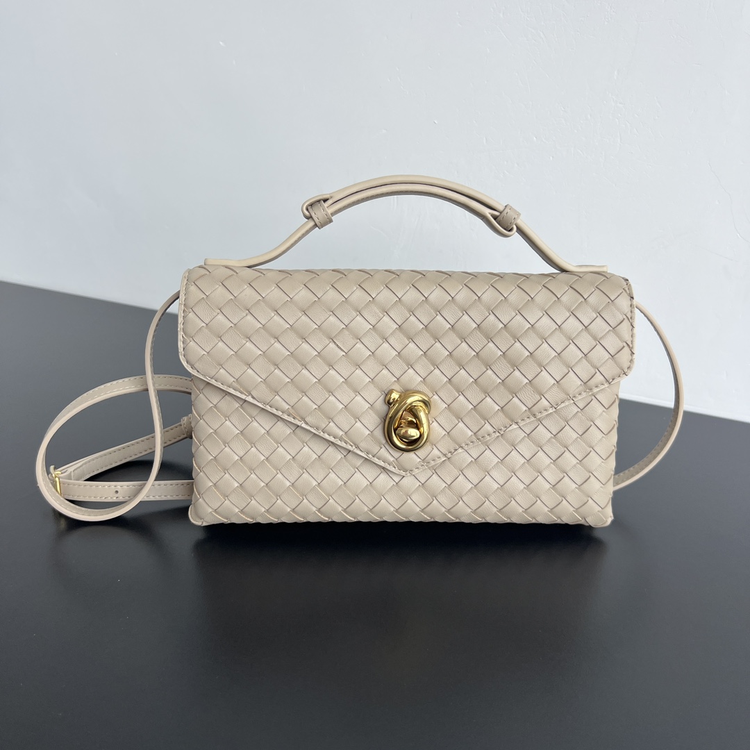 b0tt*ga Ven*ta knot lock bag-25x16x5.5cm