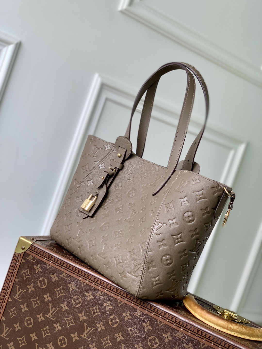 l0vis Vvtt0n monogram empreinte-22 x 15 x 40cm