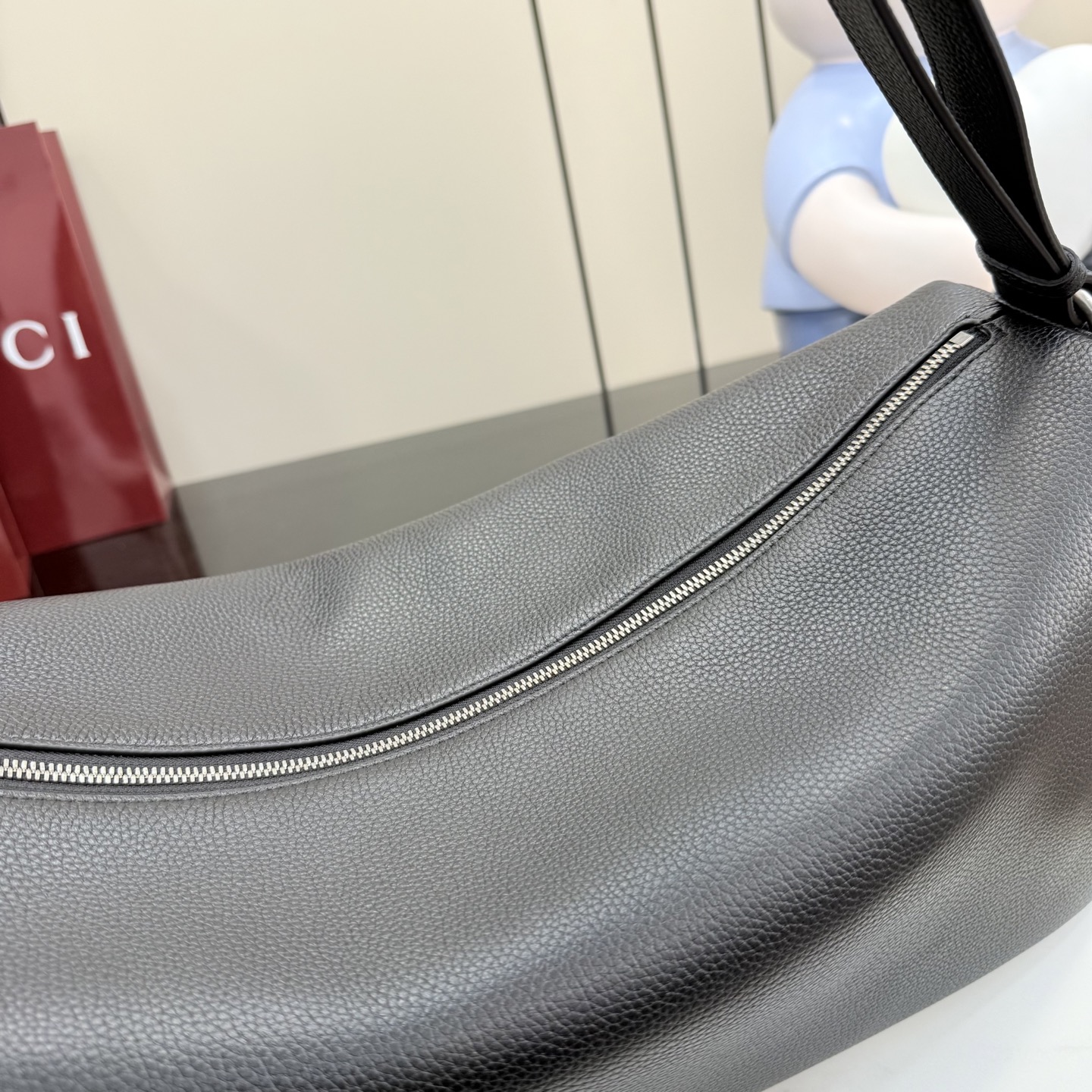 Gv*c*i Grained Leather Crossbody Bag-44*21*15CM