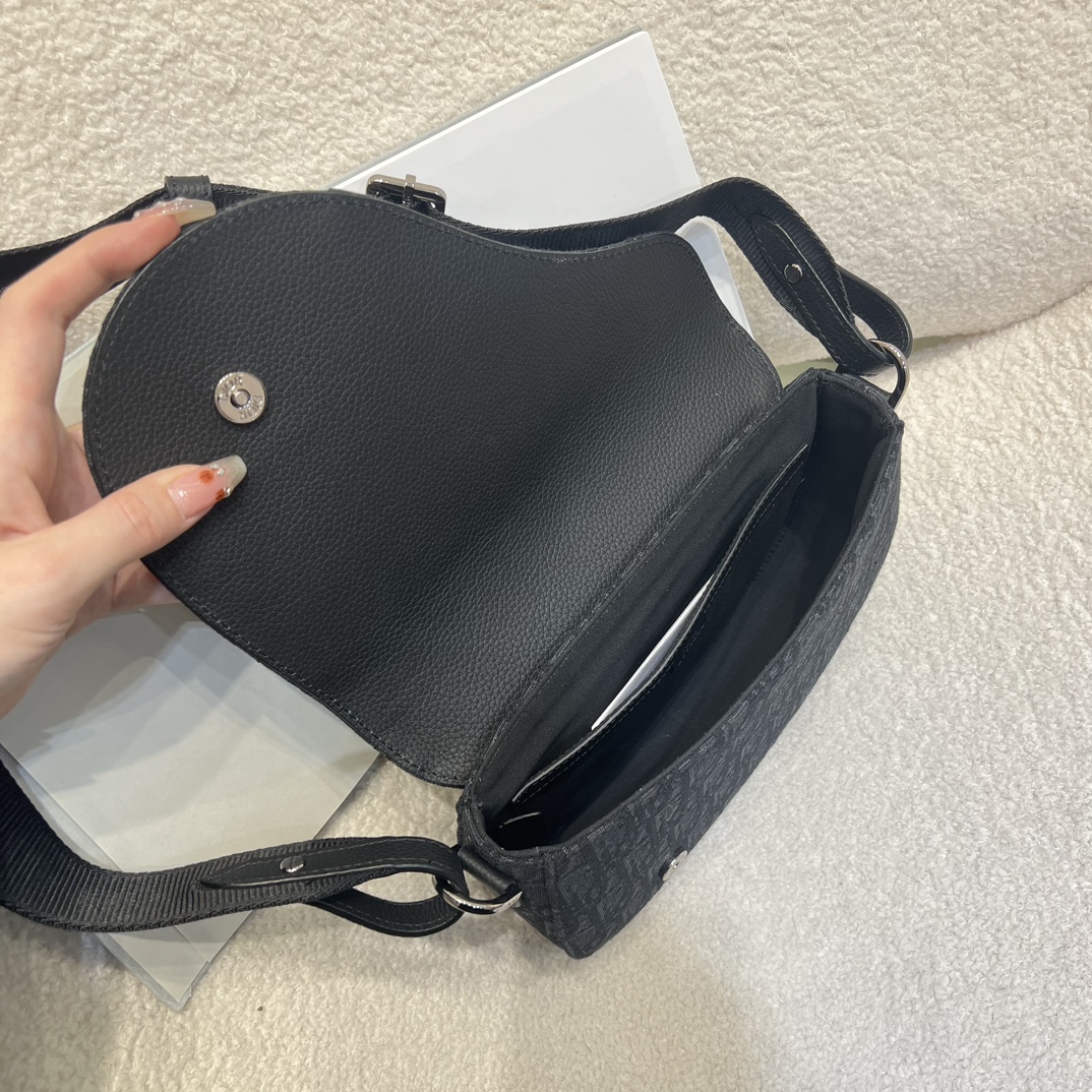 Diro Saddle Messenger Bag-24*16.5*5.5CM